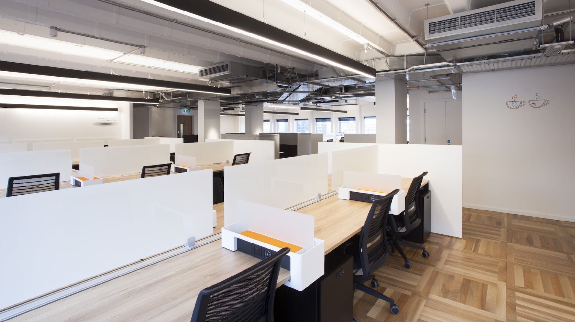 fixed desks and flexi desks